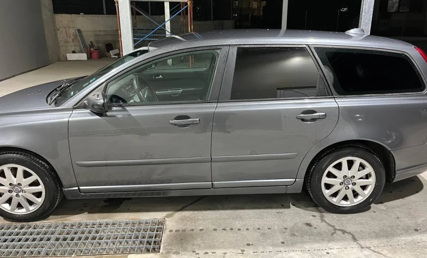 Volvo V50 2008 Diesel Manual Image 2