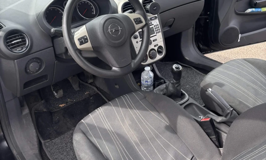 Opel Corsa 2008 Gasoline Manual Image 8