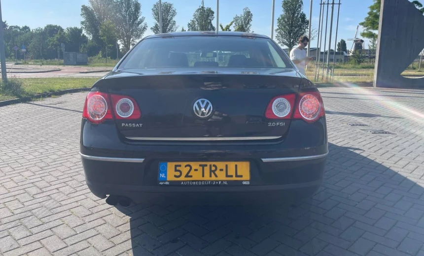 Volkswagen Passat 2007 Gasoline Automatic Image 2
