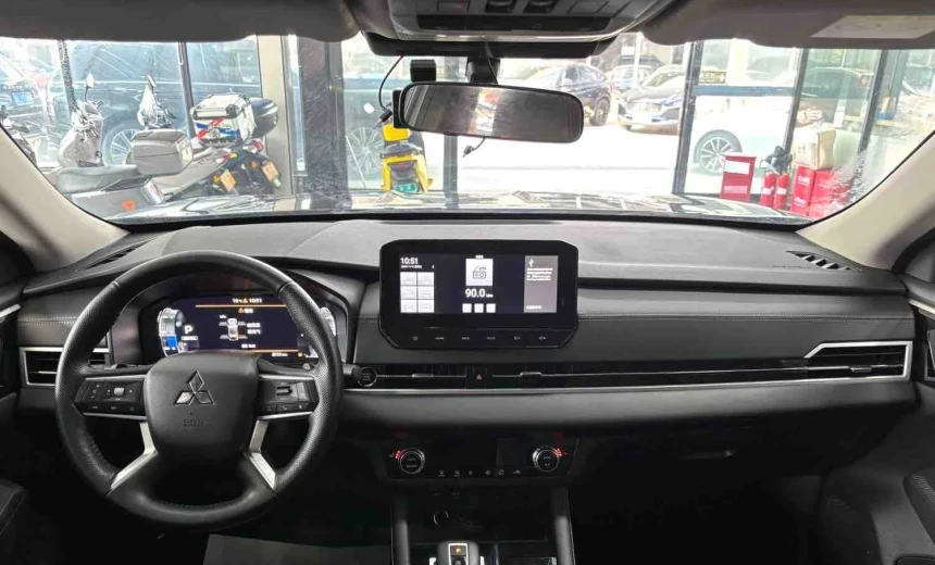 Mitsubishi Outlander 2023 Gasoline Automatic Image 7