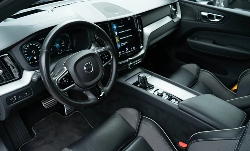 Volvo XC60 2020 Hybrid Electric/Gasoline Automatic Image 3