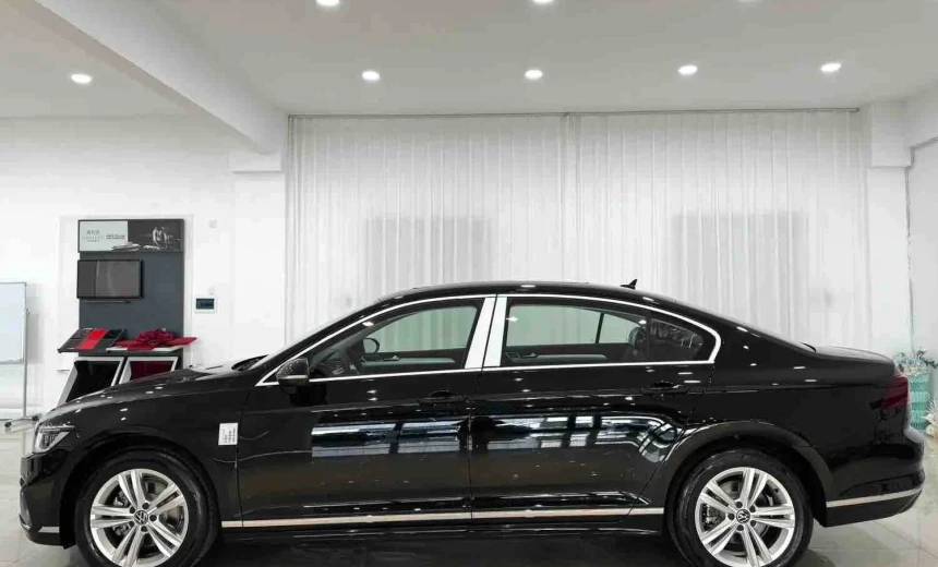 Volkswagen Passat 2025 Gasoline Automatic Image 3