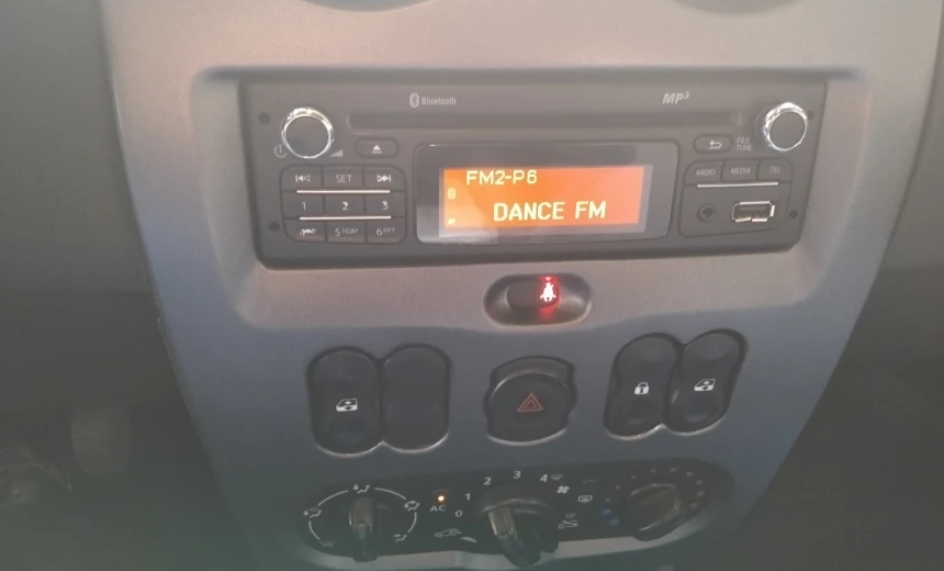 Dacia Duster 2013 LPG Manual Image 2