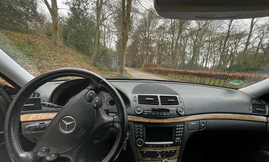 Mercedes-Benz E 200 2006 Gasoline Automatic Image 10