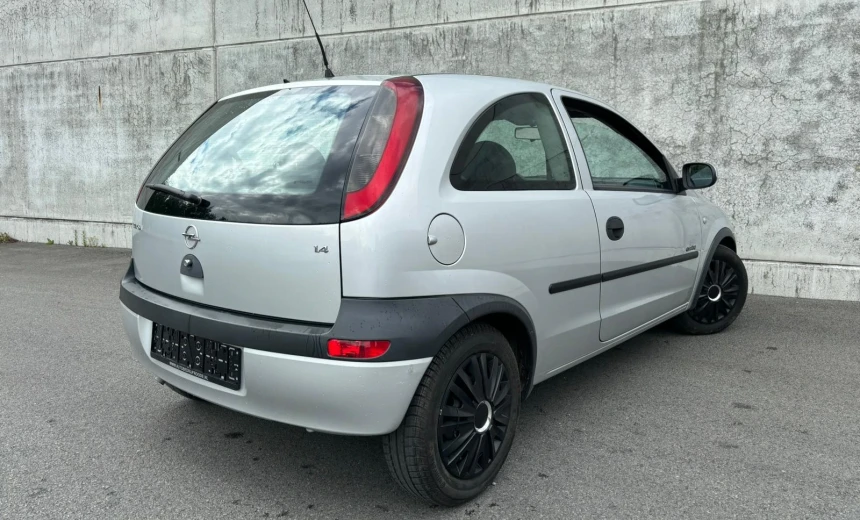 Opel Corsa 2003 Gasoline Automatic Image 2