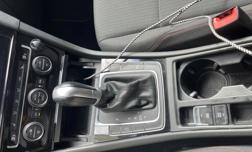 Volkswagen Golf 2018 Gasoline Automatic Image 8