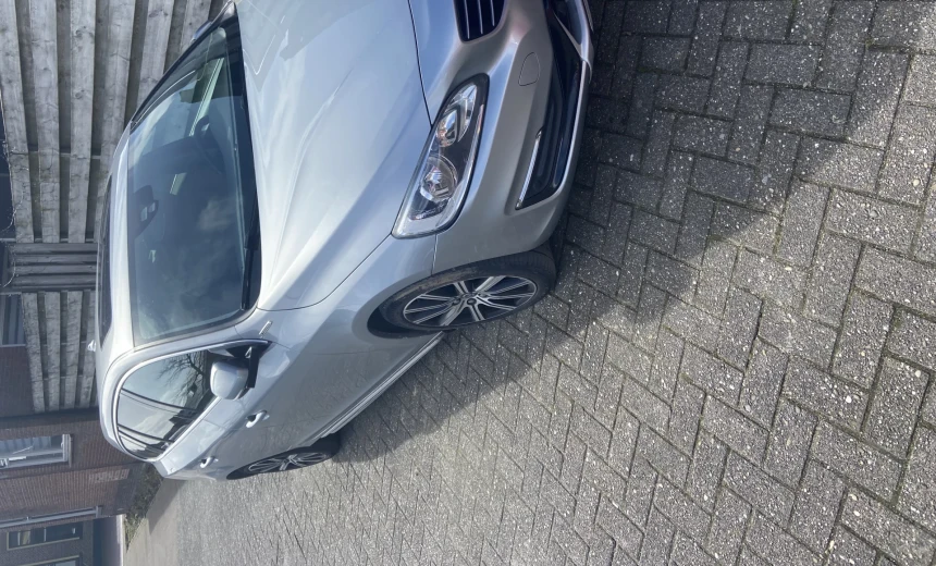 Volvo V60 2015 Hybrid Electric/Diesel Automatic Image 3