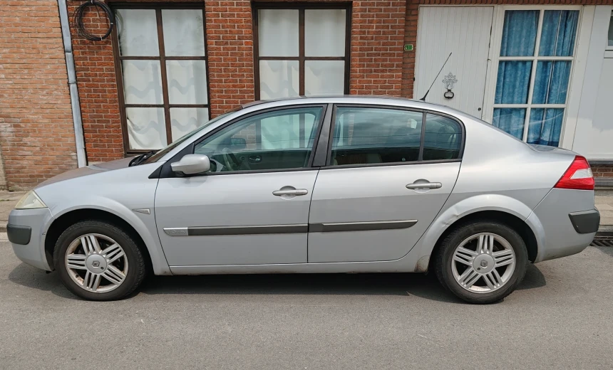 Renault Megane 2005 Gasoline Manual Image 4