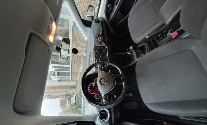 Volkswagen up! 2016 Gasoline Manual Image 12