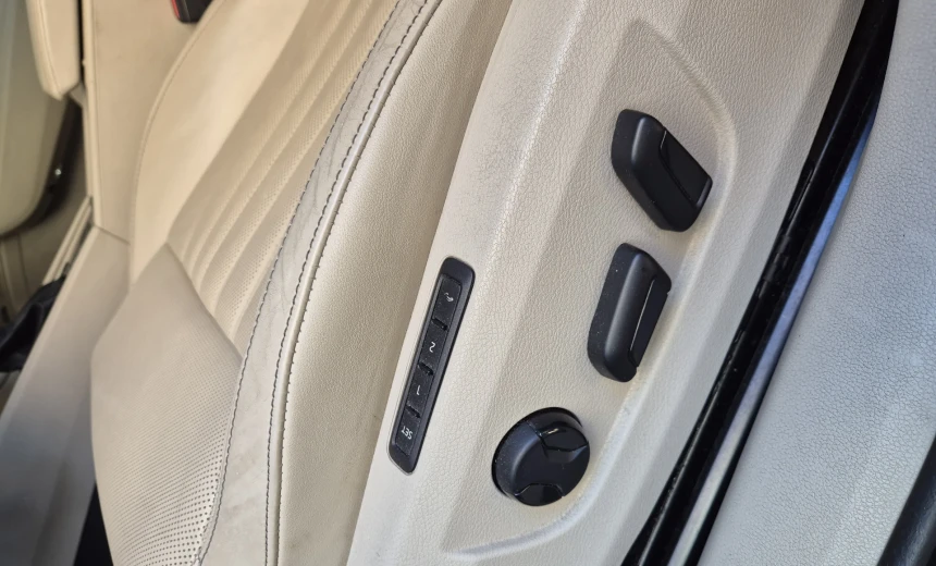 Skoda Superb 2019 Gasoline Automatic Image 17