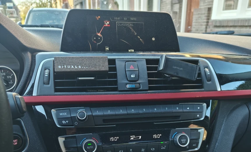 BMW 330 2016 Hybrid Electric/Gasoline Automatic Image 11