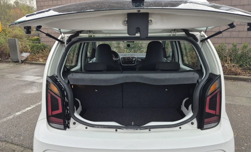 Volkswagen up! 2016 Gasoline Manual Image 3