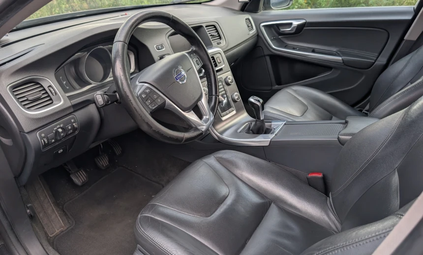 Volvo V60 2015 Diesel Manual Image 14