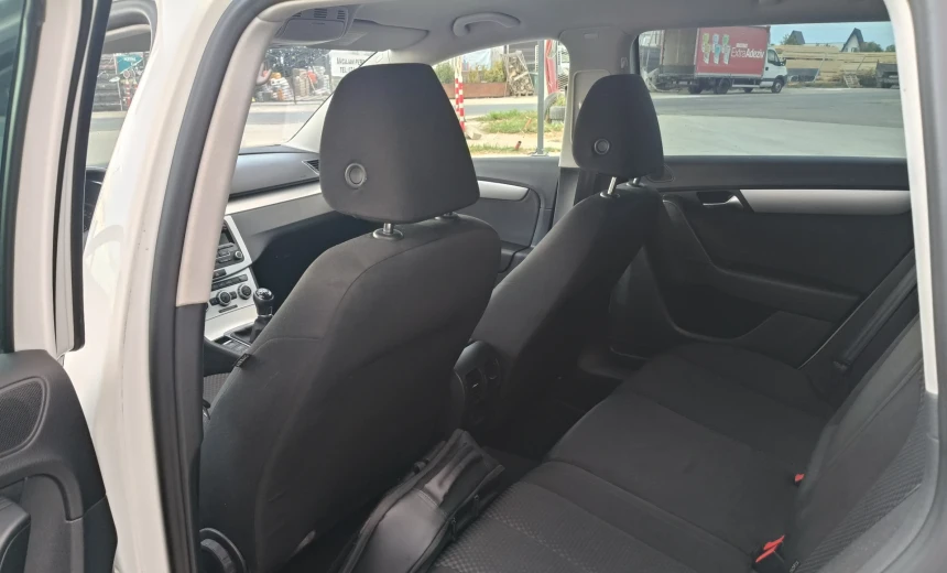 Volkswagen Passat Variant 2014 Diesel Manual Image 3