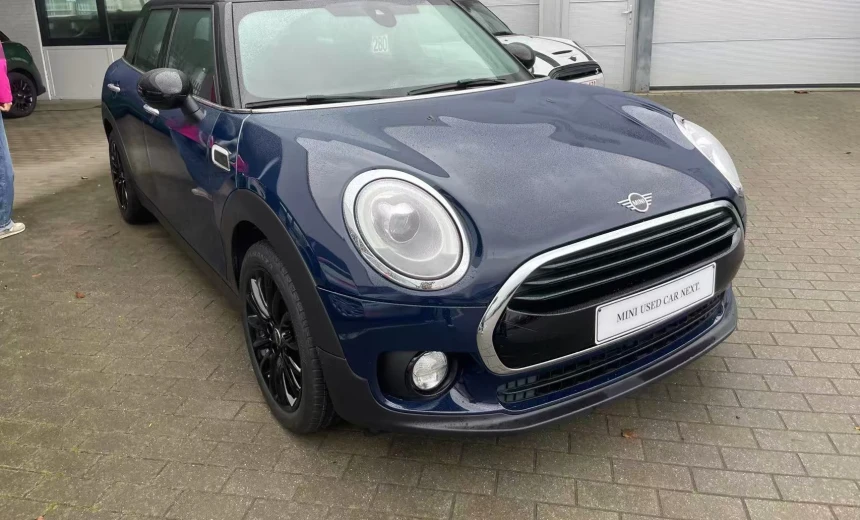 MINI Cooper Clubman 2019 Gasoline Manual Image 0