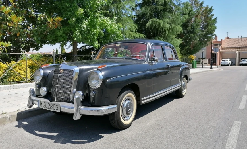 Mercedes-Benz 220 1961 Gasoline Manual Image 0