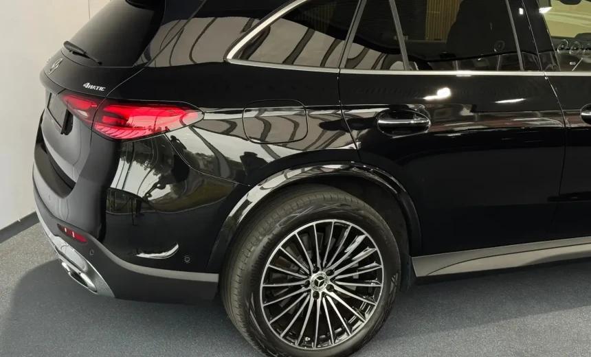 Mercedes-Benz GLC 300 2023 Hybrid Electric/Diesel Automatic Image 1