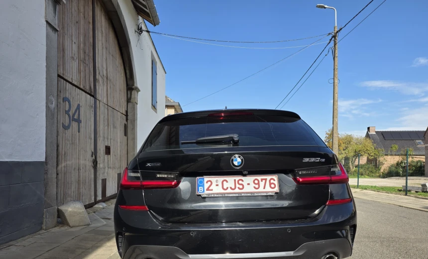 BMW 330 2021 Hybrid Electric/Gasoline Automatic Image 1