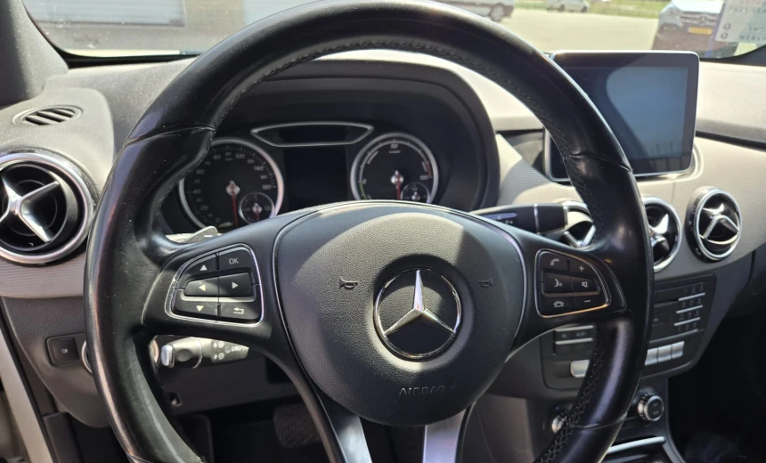 Mercedes-Benz B 250 2015 Electric Automatic Image 2