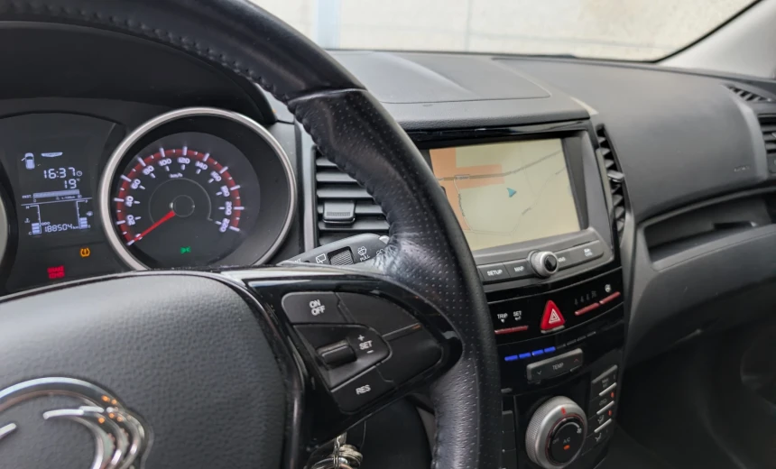 SsangYong XLV 2017 Diesel Manual Image 15