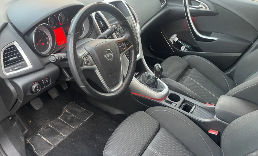 Opel Astra 2010 Gasoline Manual Image 5