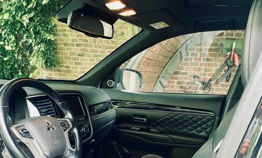 Mitsubishi Outlander 2019 Hybrid Electric/Gasoline Automatic Image 7