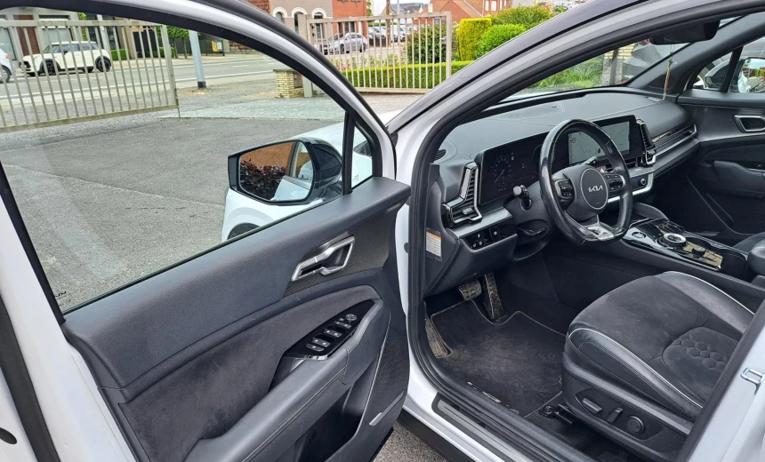 Kia Sportage 2022 Hybrid Electric/Gasoline Automatic Image 9