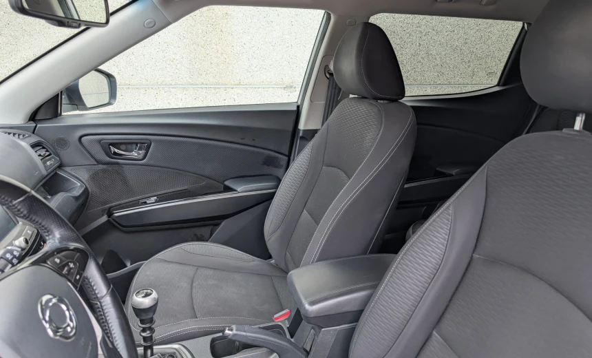 SsangYong XLV 2017 Diesel Manual Image 14
