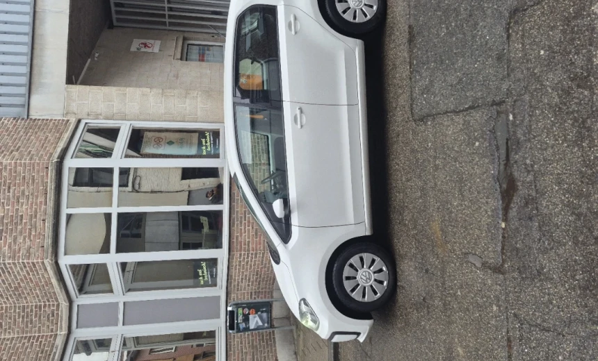 Volkswagen up! 2016 Gasoline Manual Image 4