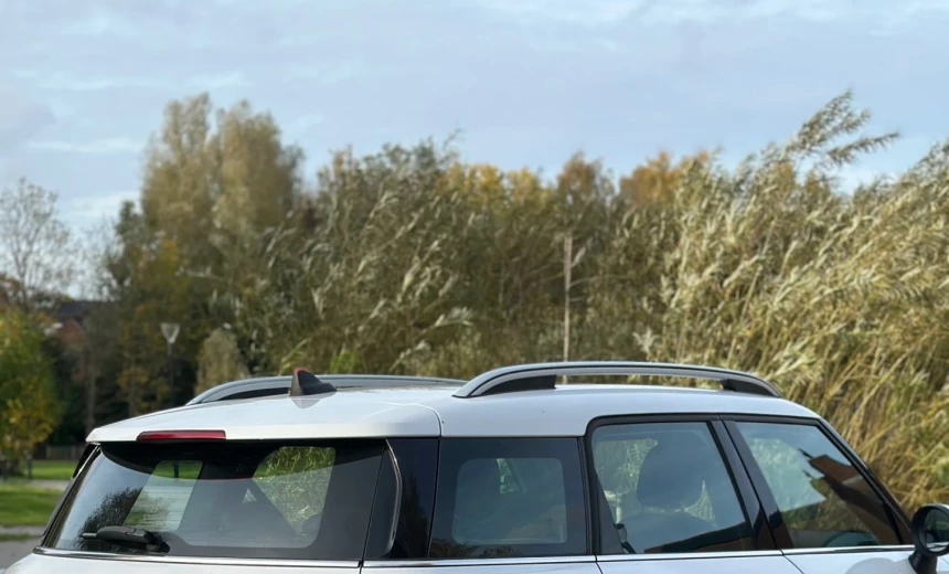 MINI Cooper Countryman 2018 Hybrid Electric/Gasoline Automatic Image 10