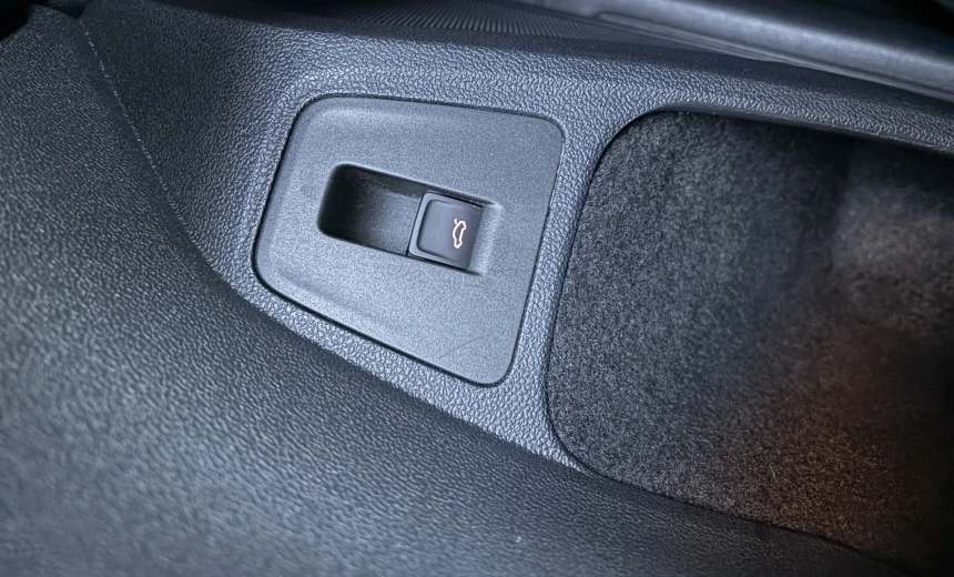 Volkswagen Tiguan 2019 Gasoline Automatic Image 16