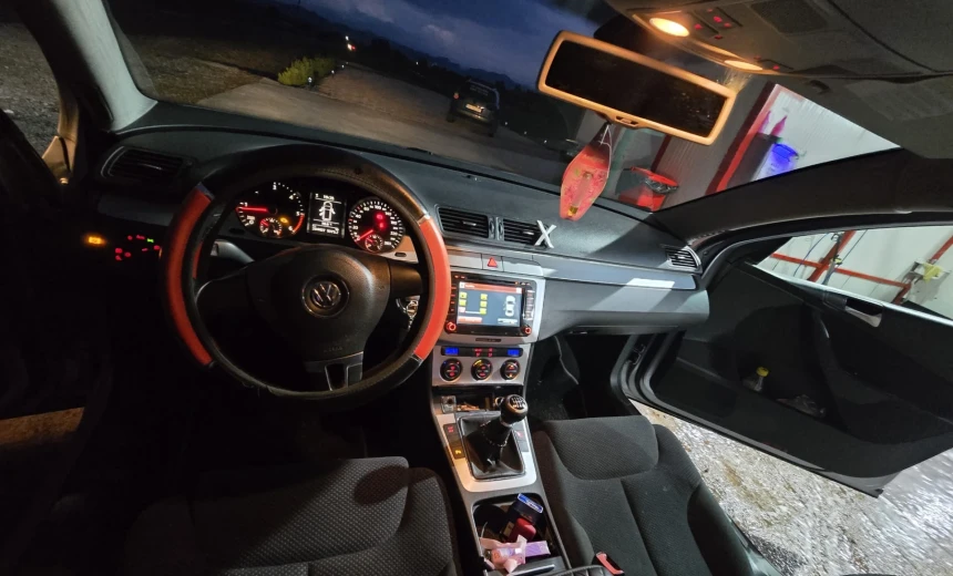 Volkswagen Passat 2010 Diesel Manual Image 4