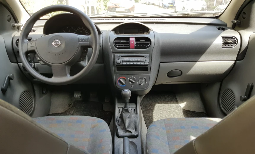 Opel Corsa 2001 Gasoline Manual Image 6