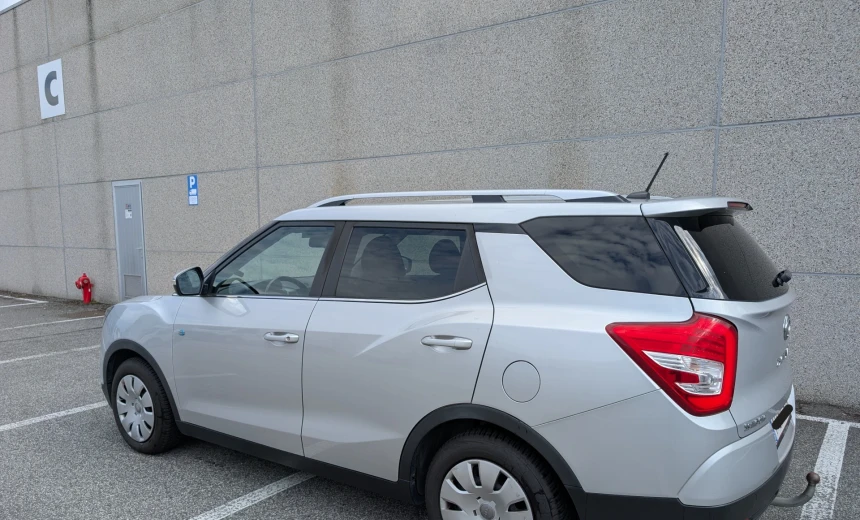 SsangYong XLV 2017 Diesel Manual Image 2