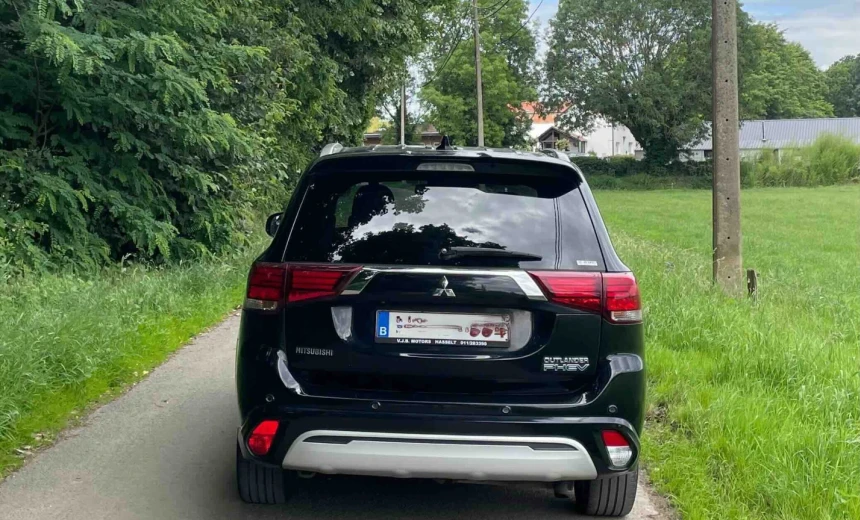 Mitsubishi Outlander 2019 Hybrid Electric/Gasoline Automatic Image 1