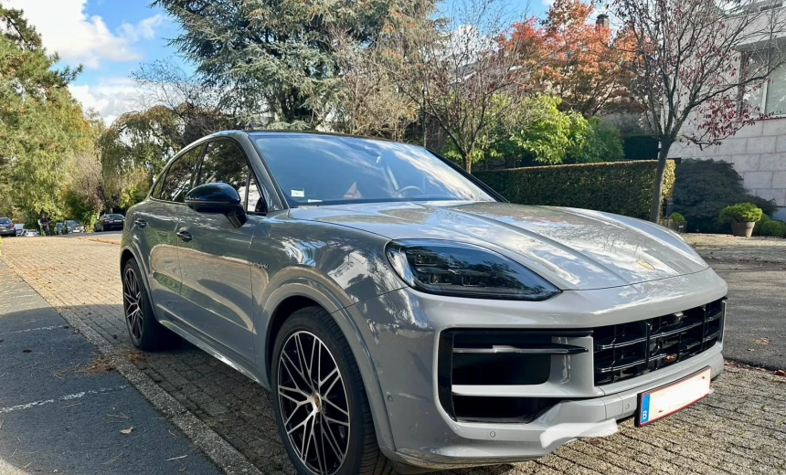 Porsche Cayenne 2023 Hybrid Electric/Gasoline Automatic Image 5