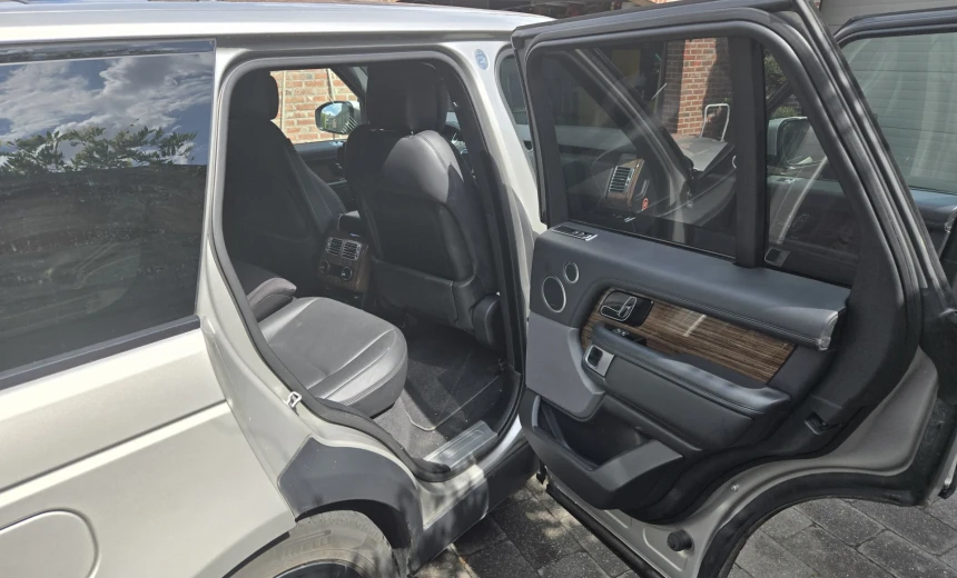 Land Rover Range Rover 2018 Hybrid Electric/Gasoline Automatic Image 4