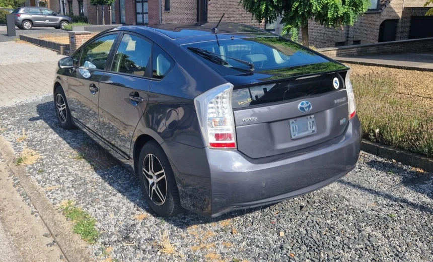 Toyota Prius 2010 Hybrid Electric/Gasoline Automatic Image 1