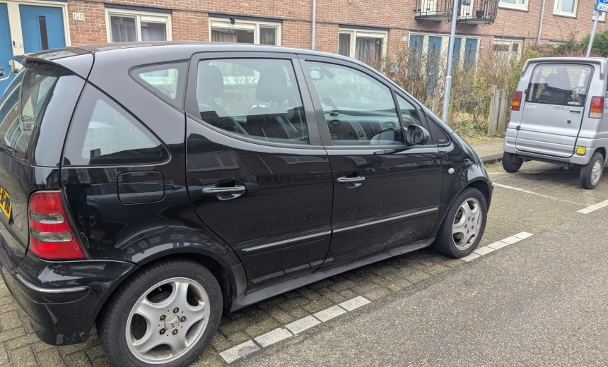 Mercedes-Benz A 160 2002 Gasoline Manual Image 3