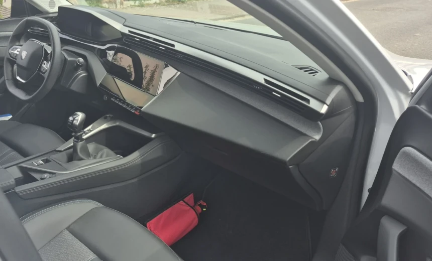 Peugeot 308 2024 Gasoline Manual Image 6