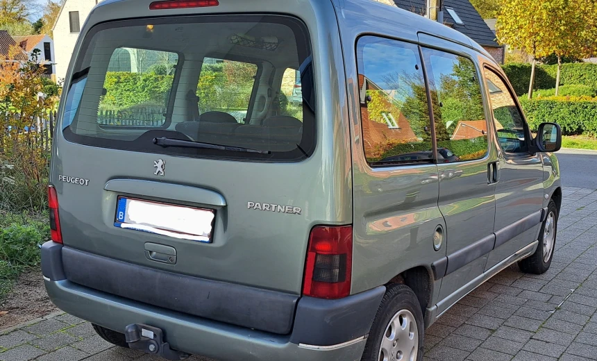 Peugeot Partner 2005 Gasoline Manual Image 1