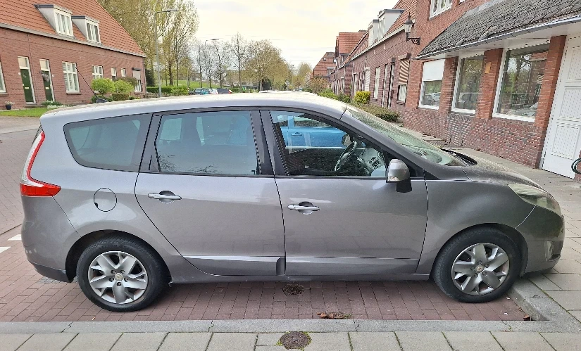 Renault Grand Scenic 2011 Diesel Manual Image 3