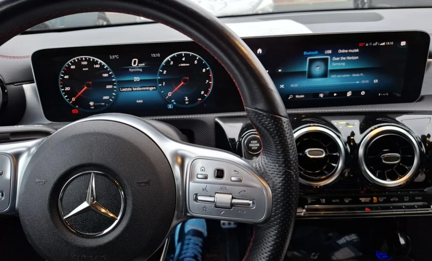 Mercedes-Benz CLA 180 2020 Gasoline Manual Image 12