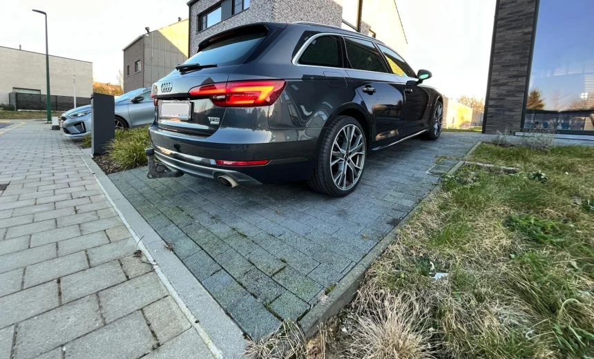 Audi A4 2018 Gasoline Automatic Image 2