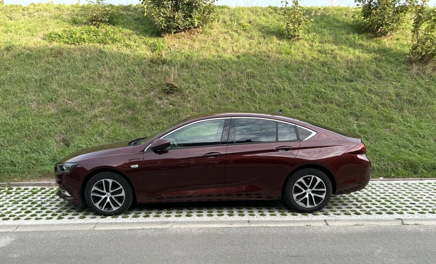 Opel Insignia 2019 Diesel Manual Image 2