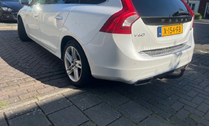 Volvo V60 2016 Hybrid Electric/Diesel Automatic Image 3