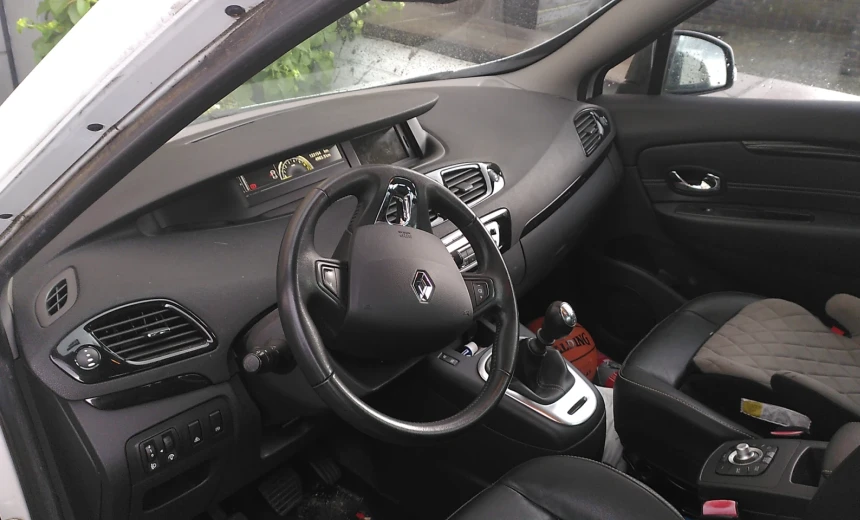 Renault Scenic 2013 Gasoline Manual Image 0