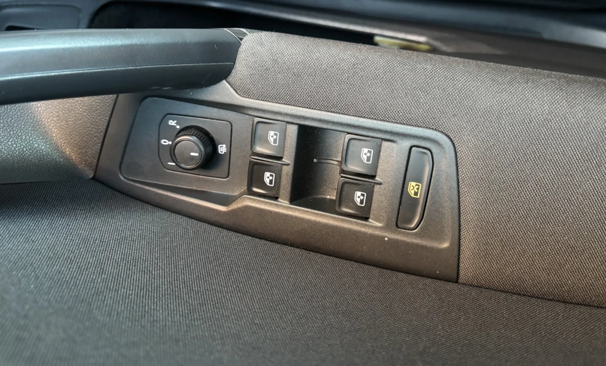 Volkswagen Tiguan 2019 Gasoline Automatic Image 15