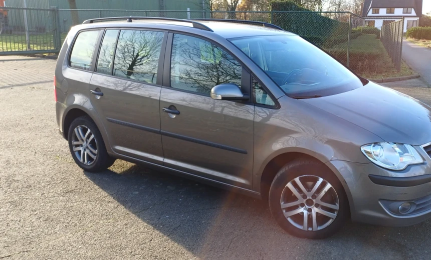 Volkswagen Touran 2009 Diesel Manual Image 3