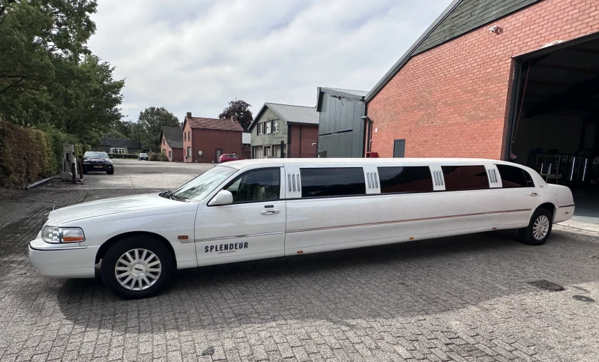 Lincoln Town Car 2004 Gasoline Automatic Image 0